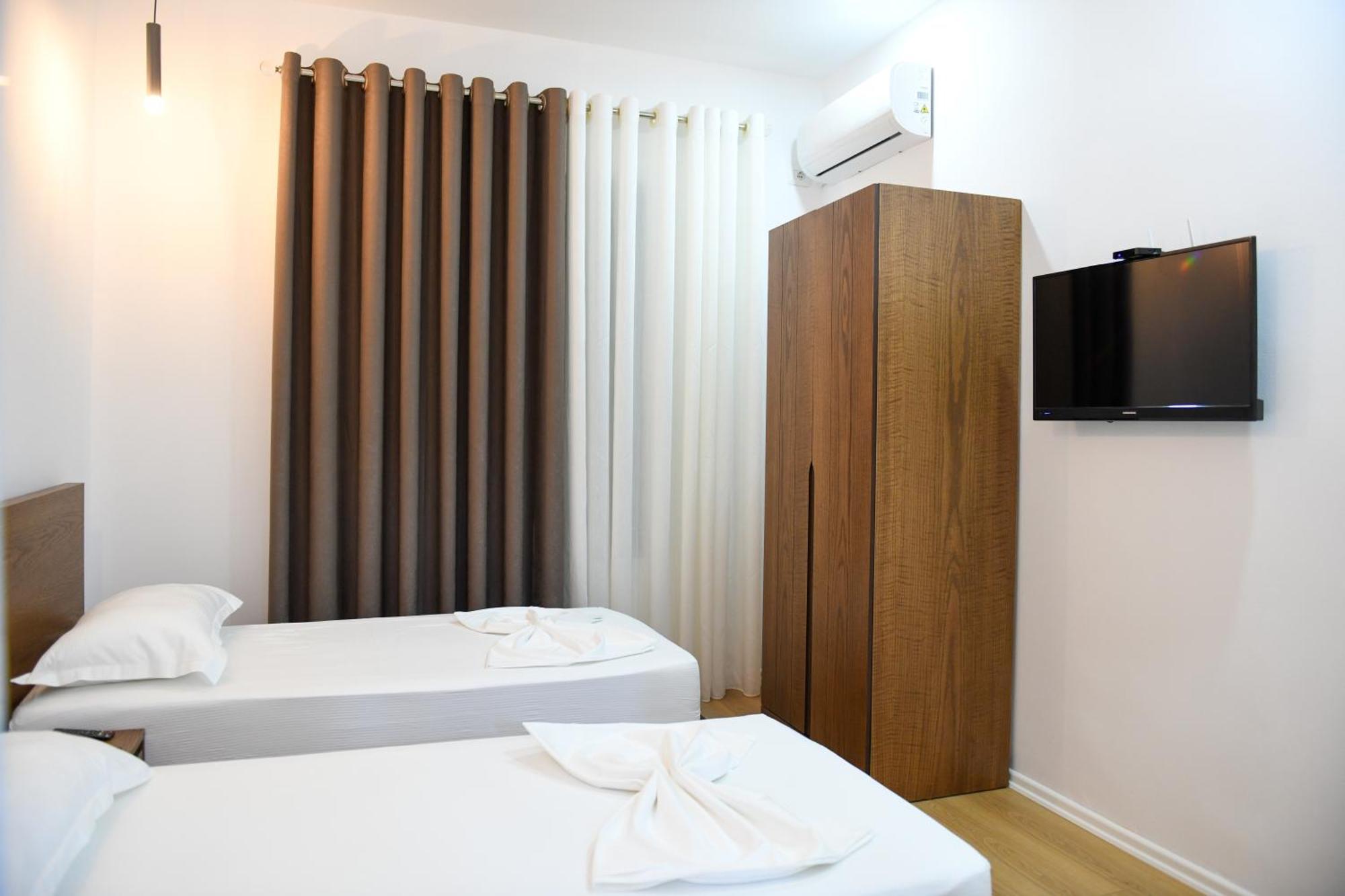 Guest House Cela City Centre Берат Екстериор снимка