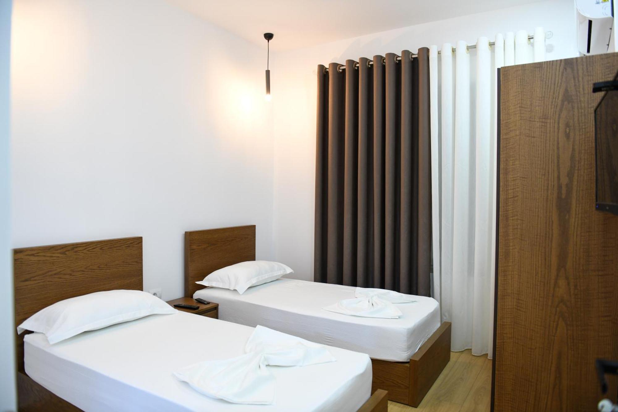 Guest House Cela City Centre Берат Екстериор снимка