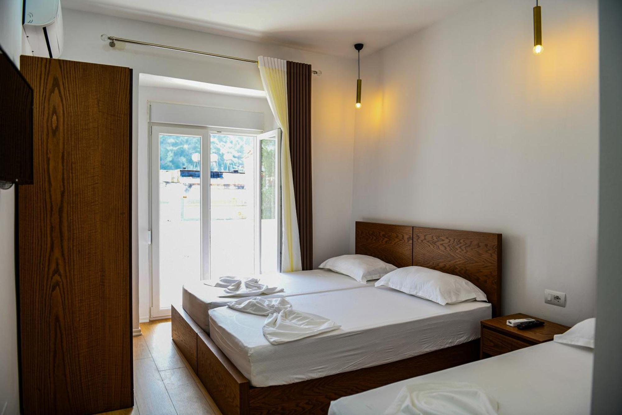 Guest House Cela City Centre Берат Екстериор снимка