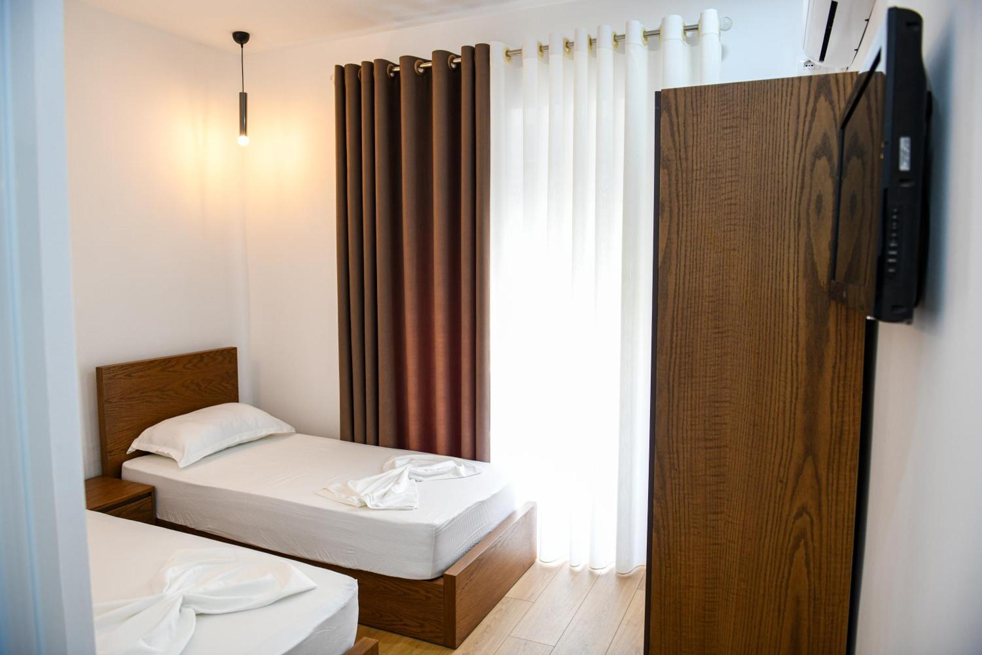 Guest House Cela City Centre Берат Екстериор снимка